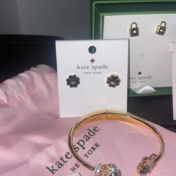 ♠️Winner’s Choice of Kate Spade including 2 Ear Rings and a Bangle♠️ - Picture 8 of 11